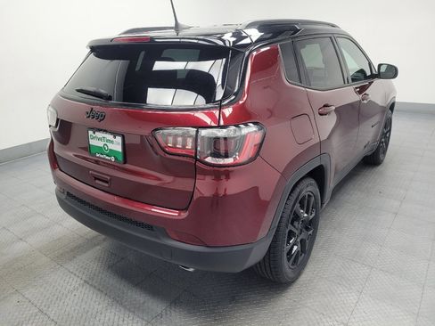 Used 2022 Jeep Compass Latitude FWD image 9