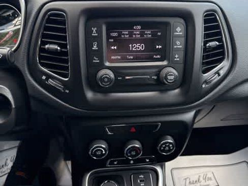 Used 2018 Jeep Compass Latitude w/ Cold Weather Group AWD/4WD image 19