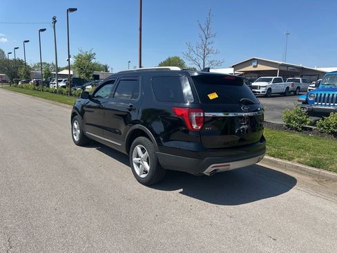 Used 2016 Ford Explorer XLT w/ Equipment Group 202A AWD/4WD image 4