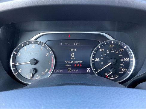 Used 2021 Nissan Titan SV image 12