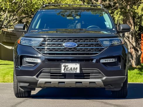 Used 2023 Ford Explorer XLT w/ Equipment Group 202A AWD/4WD image 10