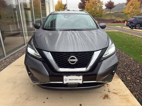 Used 2023 Nissan Murano SV image 2