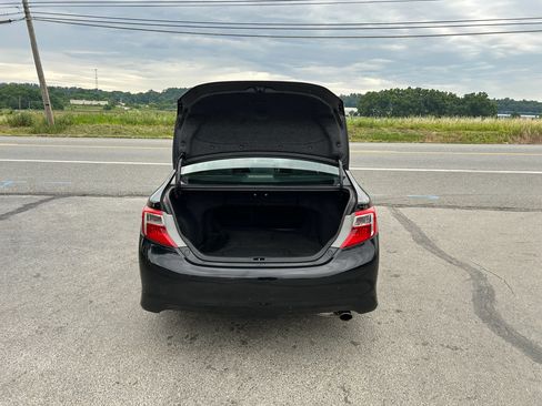 Used 2012 Toyota Camry SE FWD image 10