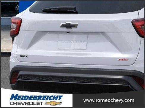 New 2025 Chevrolet Trax RS w/ Sunroof Package image 15