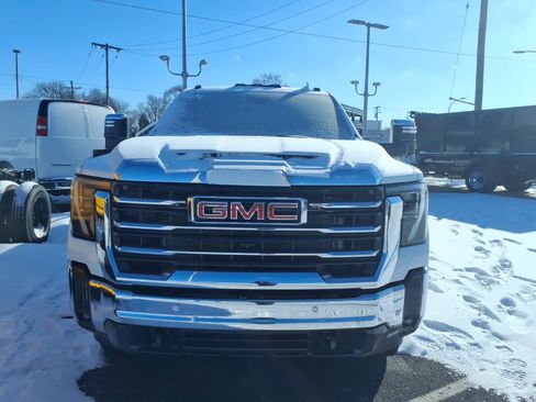 New 2025 GMC Sierra 3500 SLT w/ SLT Premium Package image 2