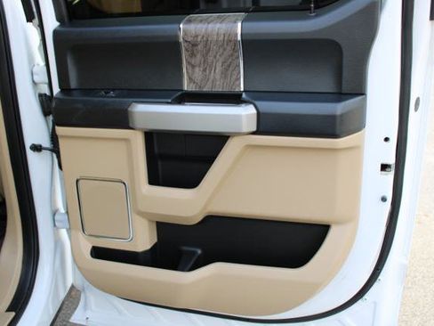 Used 2017 Ford F250 Lariat w/ Lariat Value Package image 40