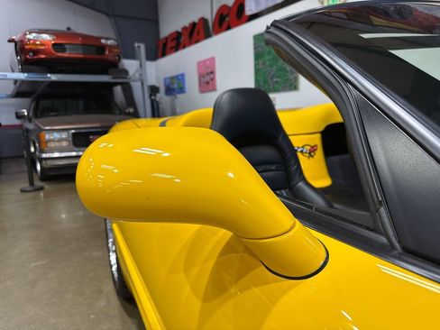 Used 2004 Chevrolet Corvette Convertible w/ Preferred Equipment Group RWD image 73