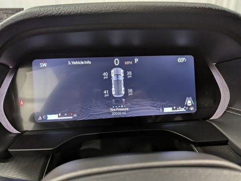 Used 2024 Jeep Grand Cherokee Laredo X image 18