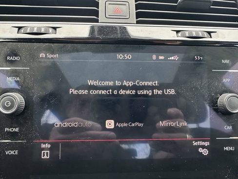 Used 2018 Volkswagen Golf S image 33