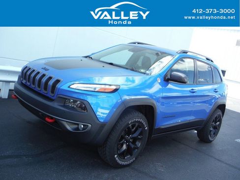 Used 2018 Jeep Cherokee Trailhawk w/ Quick Order Package 27L AWD/4WD image 1