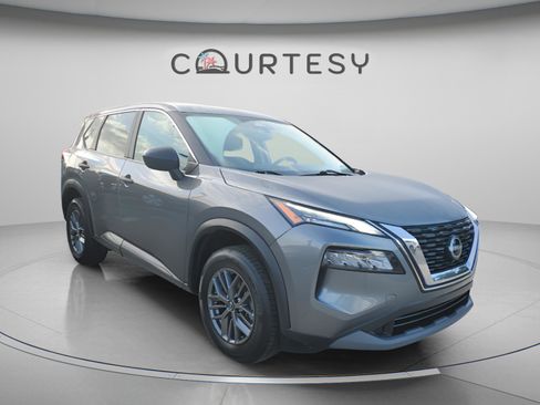 Used 2023 Nissan Rogue S image 5