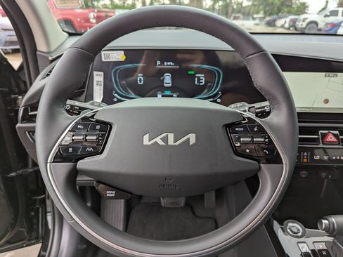 New 2026 Kia Niro EX FWD image 30
