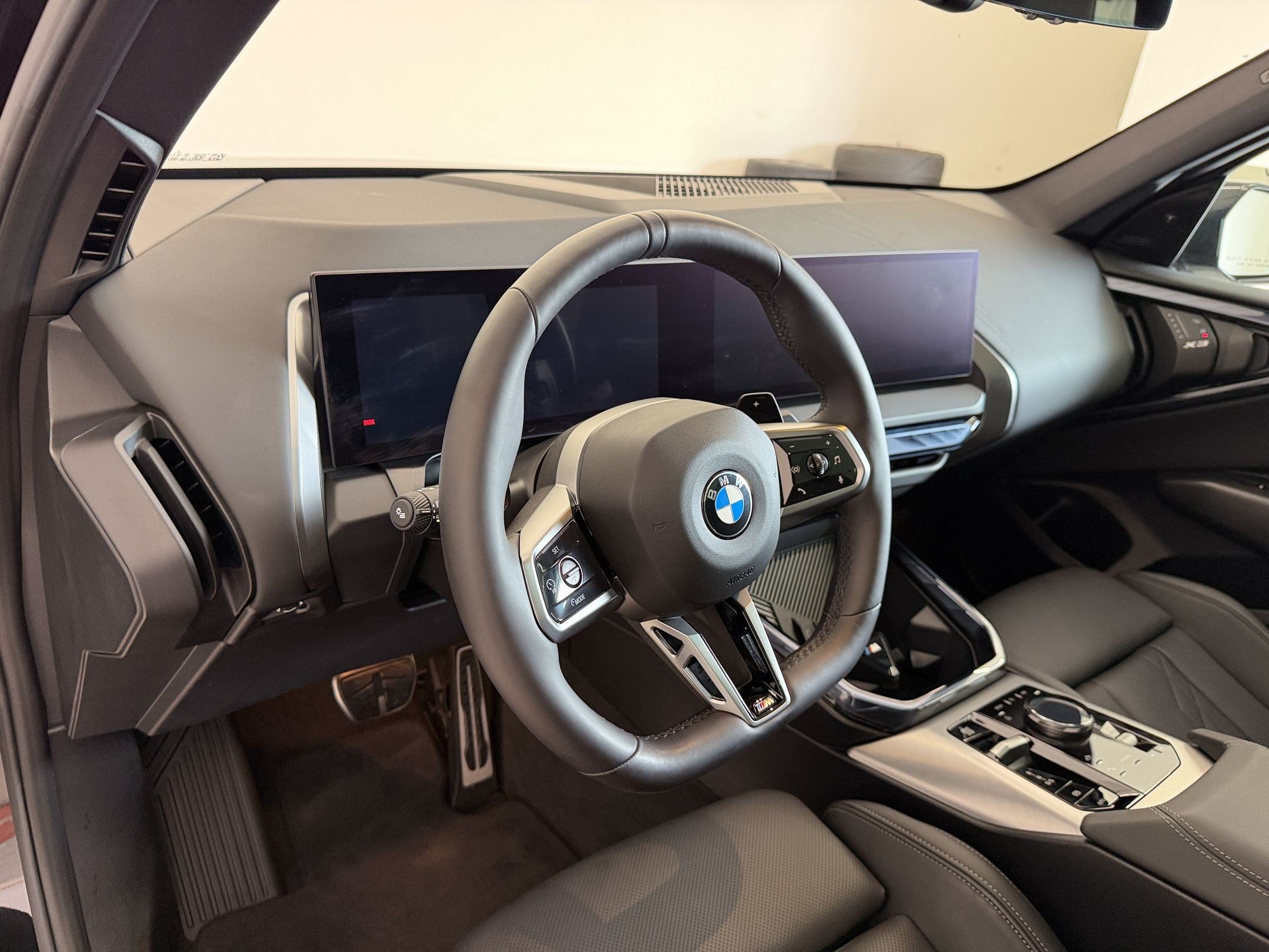 Used 2025 BMW X3 xDrive30i w/ M Sport Package AWD/4WD image 4