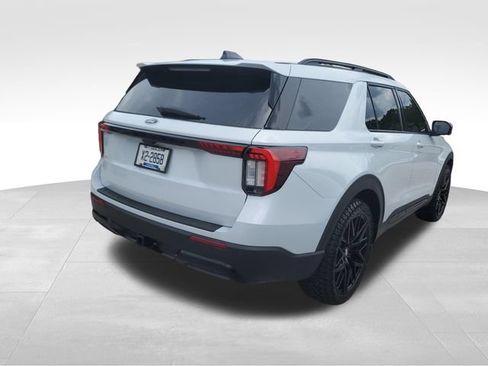 Used 2026 Ford Explorer ST-Line w/ ST-Line Street Pack AWD/4WD image 4