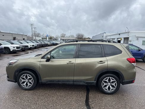 Used 2023 Subaru Forester Premium image 12