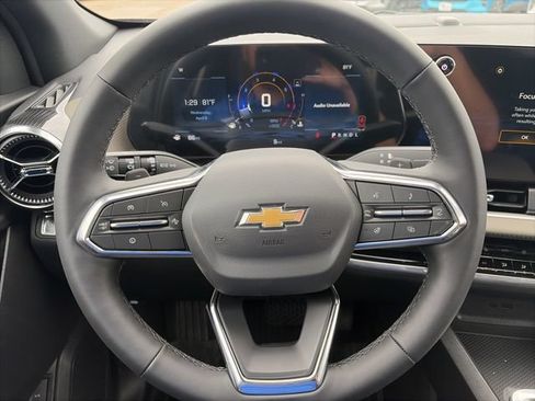 New 2026 Chevrolet Equinox LT w/ Convenience Package II FWD image 8