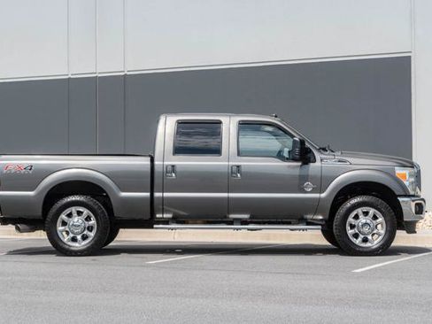 Used 2014 Ford F250 Lariat w/ Lariat Interior Package AWD/4WD image 12