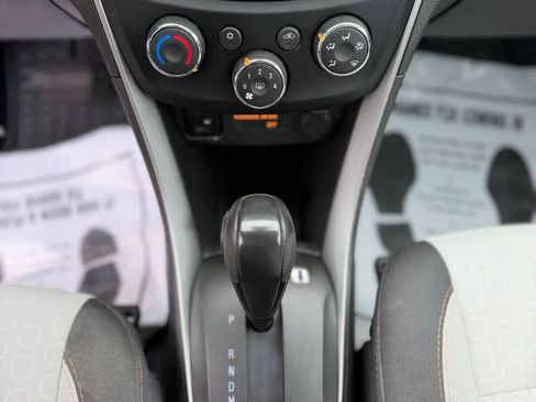 Used 2019 Chevrolet Trax LS AWD/4WD image 16