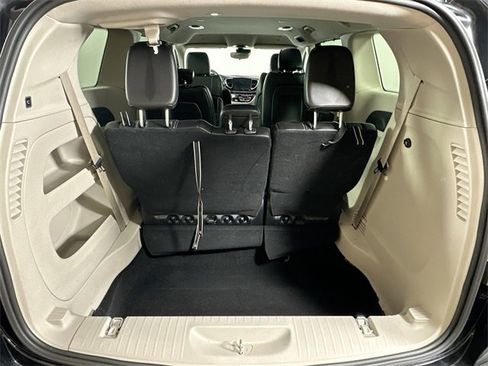Used 2024 Chrysler Pacifica Touring-L image 32
