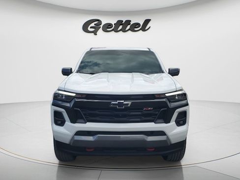 Used 2025 Chevrolet Colorado Z71 w/ Technology Package AWD/4WD image 2