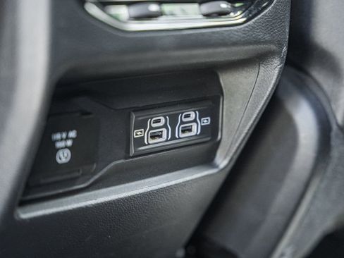 Used 2024 Jeep Grand Cherokee Altitude image 31