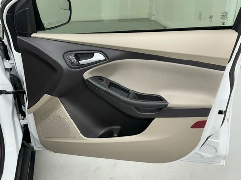 Used 2015 Ford Focus SE image 16