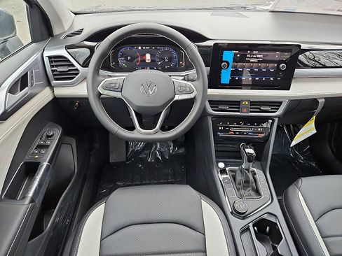 New 2026 Volkswagen Taos SEL image 9