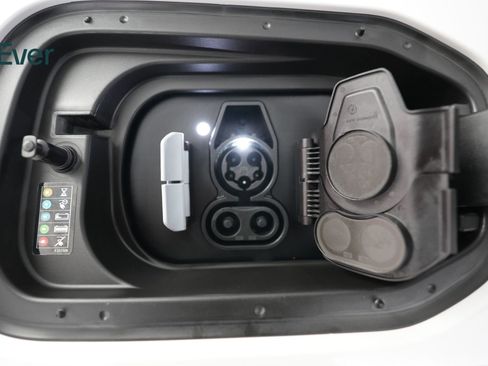 Used 2022 BMW iX xDrive50 w/ Premium Package AWD/4WD image 10