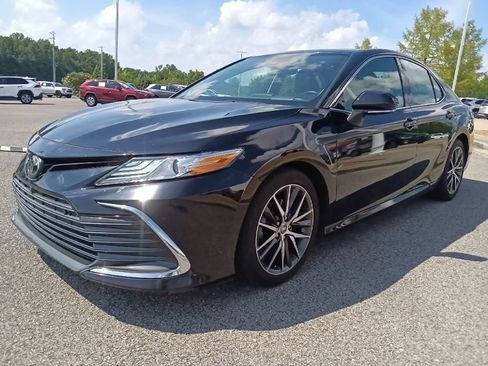 Used 2023 Toyota Camry XLE w/ Navigation Package FWD image 7