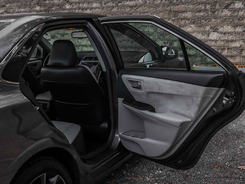 Used 2015 Toyota Camry XSE image 17