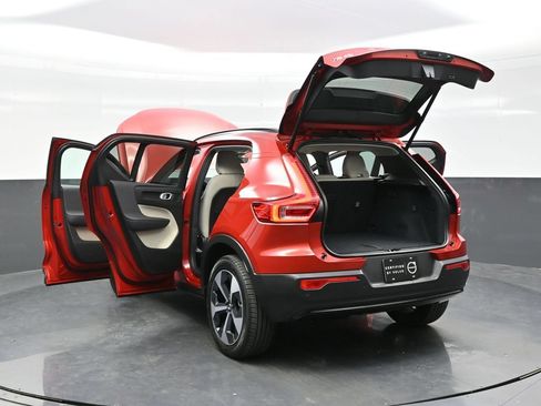 Used 2024 Volvo XC40 B5 Plus w/ Climate Package AWD/4WD image 44
