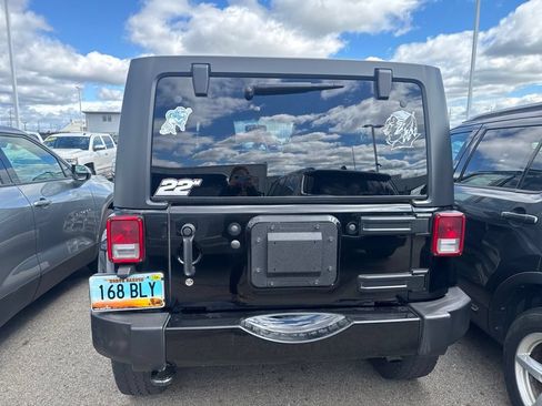 Used 2016 Jeep Wrangler Unlimited Sahara w/ Connectivity Group AWD/4WD image 6