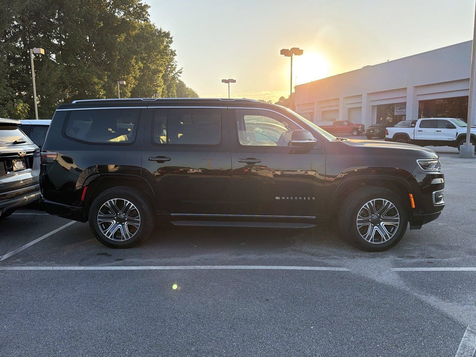 Used 2024 Jeep Wagoneer Series II w/ Flexible Seating Group RWD image 4