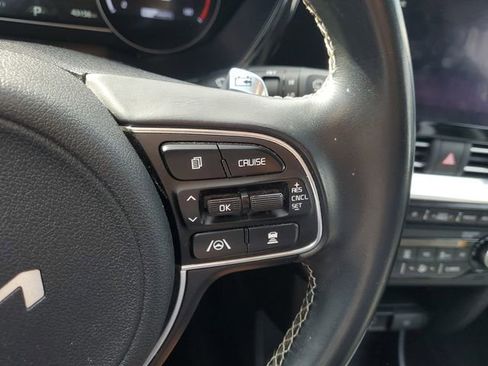 Used 2022 Kia Niro EX image 22