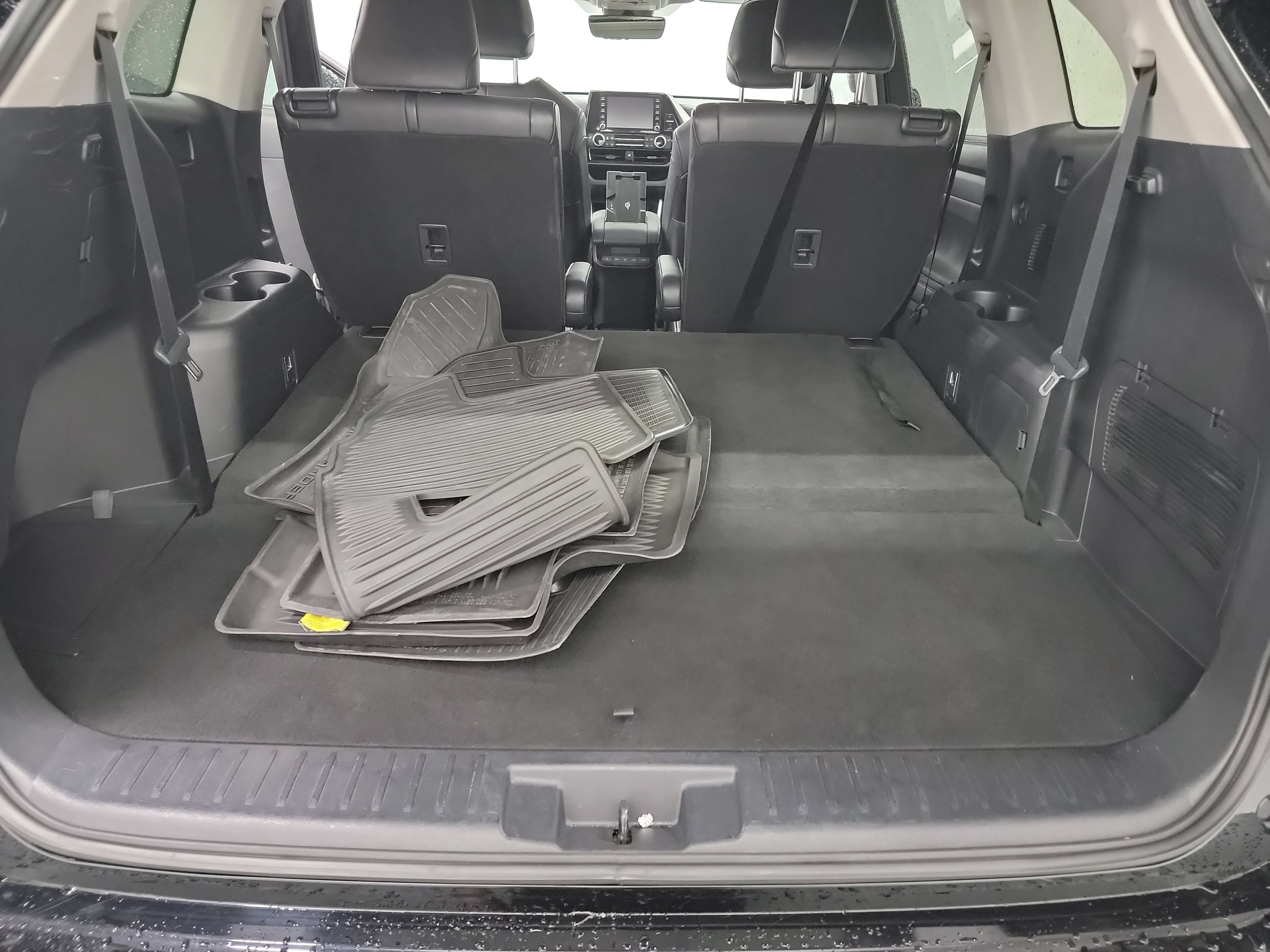 Used 2021 Toyota Highlander XLE AWD/4WD image 26