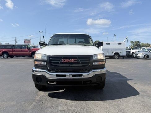 Used 2006 GMC Sierra 2500 W/T w/ Heavy-Duty Power Package AWD/4WD image 3
