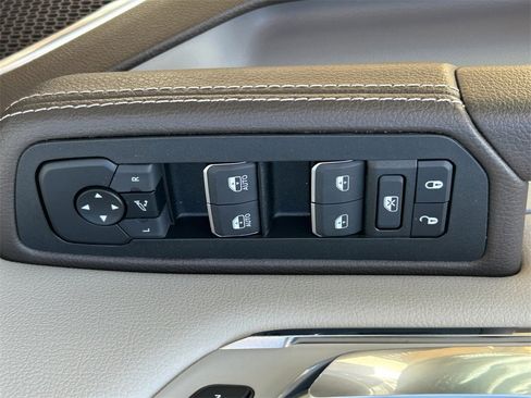 Used 2025 RAM 1500 Laramie w/ Laramie Southwest Edition image 25