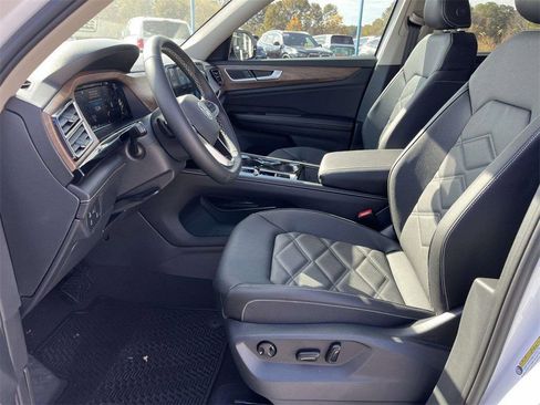 Used 2026 Volkswagen Atlas SE FWD image 18