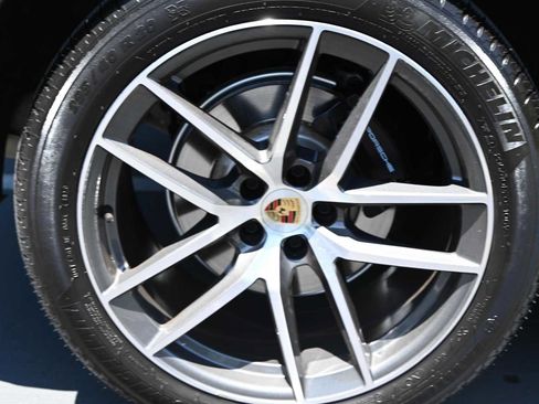 Used 2024 Porsche Macan AWD/4WD image 41