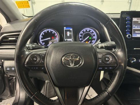 Used 2022 Toyota Camry SE image 19