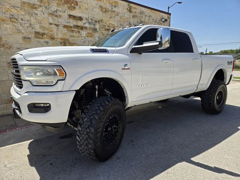 Used 2019 RAM 2500 Laramie AWD/4WD image 2