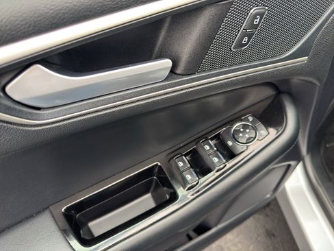 Used 2020 Ford Edge SEL w/ Convenience Package image 12