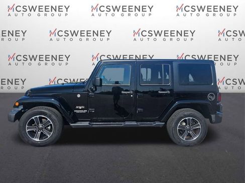 Used 2017 Jeep Wrangler Unlimited Sahara w/ Connectivity Group AWD/4WD image 2