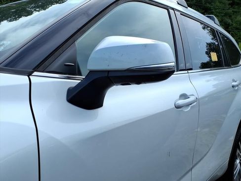 Used 2022 Toyota Highlander Platinum AWD/4WD image 7