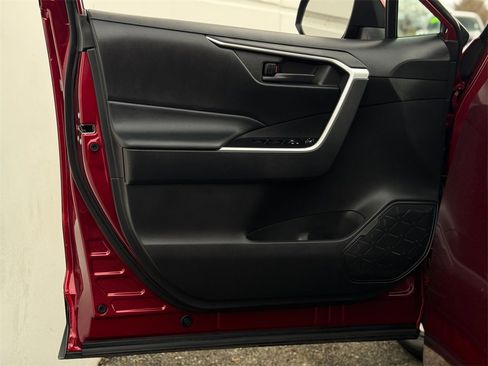 Certified 2021 Toyota RAV4 LE image 9