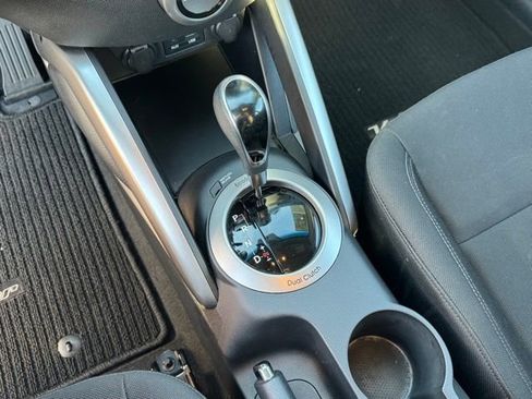 Used 2016 Hyundai Veloster Base image 20