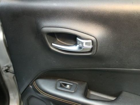 Used 2020 Jeep Compass Limited image 13