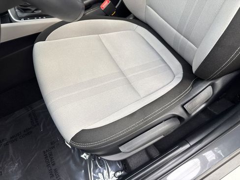 Used 2025 Hyundai Venue SEL FWD image 27