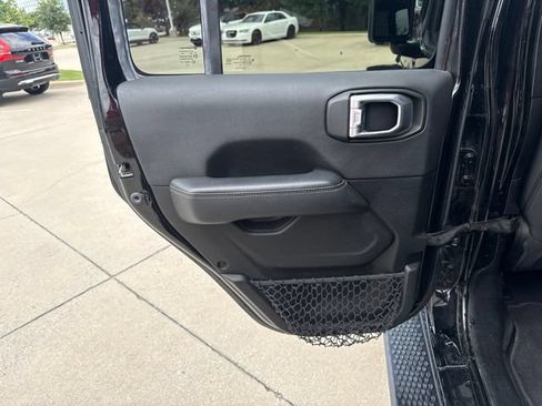 Used 2020 Jeep Wrangler Unlimited Sahara AWD/4WD image 16