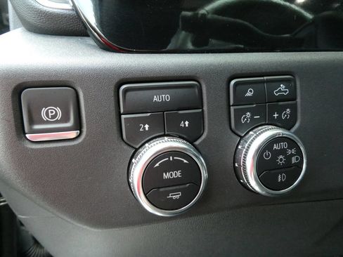 Used 2025 GMC Sierra 1500 SLT w/ SLT Convenience Package AWD/4WD image 26